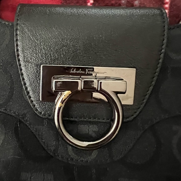 Authentic  Salvatore Ferragamo shoulder bag - Picture 7 of 12
